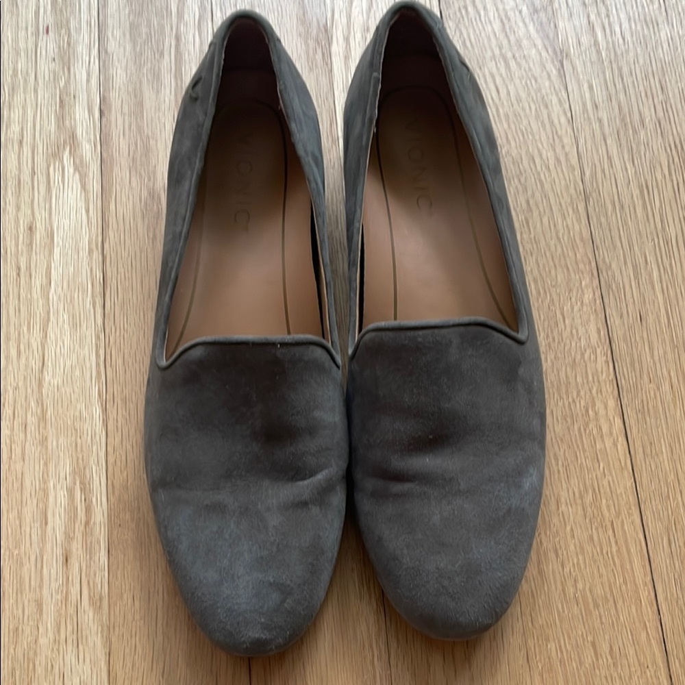 Vionic Gray Suede Flats for Everyday Elegance